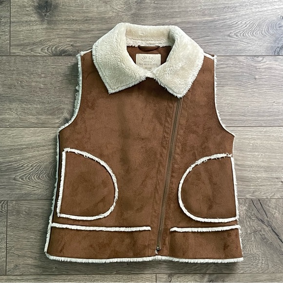 ZARA Girls Outerwear Team Faux Fur Suede Size 7/8 Vest - Picture 2 of 8